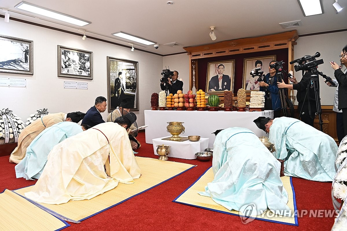 경북 구미서 박정희 46주기 추도식