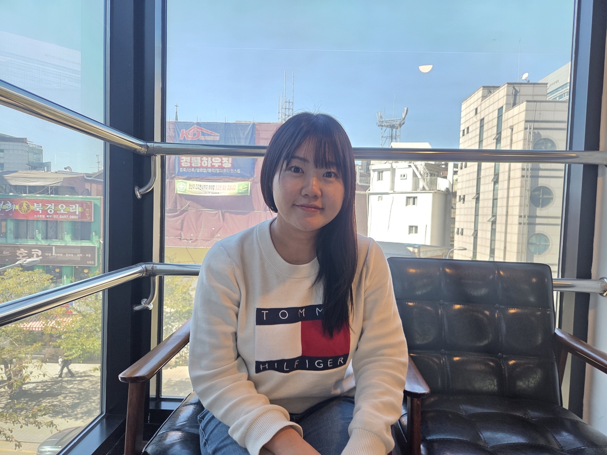 연합뉴스와 인터뷰하고 있는 가스가이 모에 '코렉(KOREC)' 대표