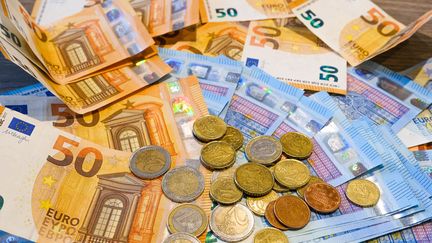 Les importations sont pour leur part restées quasiment stables. (NICOLAS GUYONNET / HANS LUCAS / AFP)