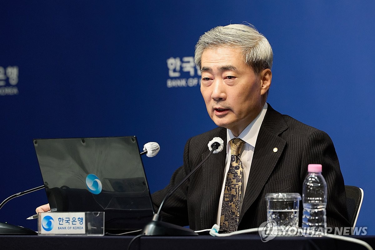 발언하는 신현송 한국은행 총재