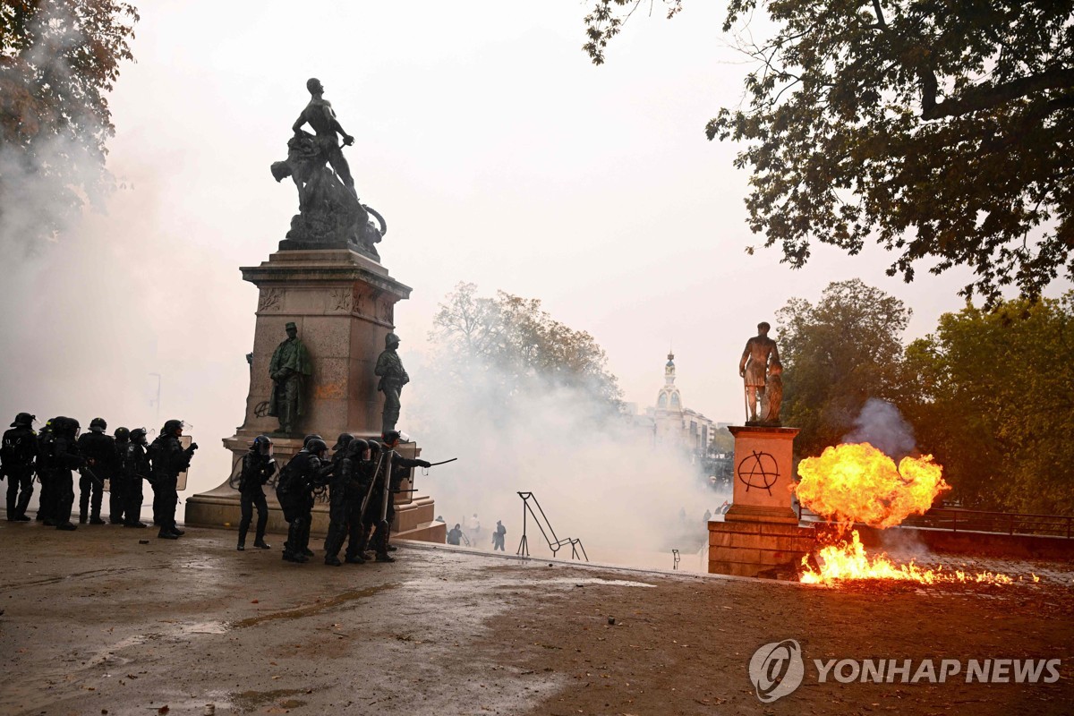 24일 프랑스 낭트 시위