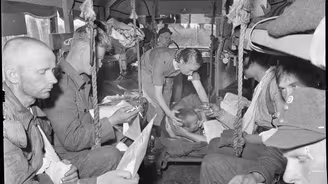 Ambulanssiauto lähdössä kenttäsairaalasta sotasairaalaan. Ilomantsi, Sonkaja, kuvausaika: 25/06/1941-19/09/1944.